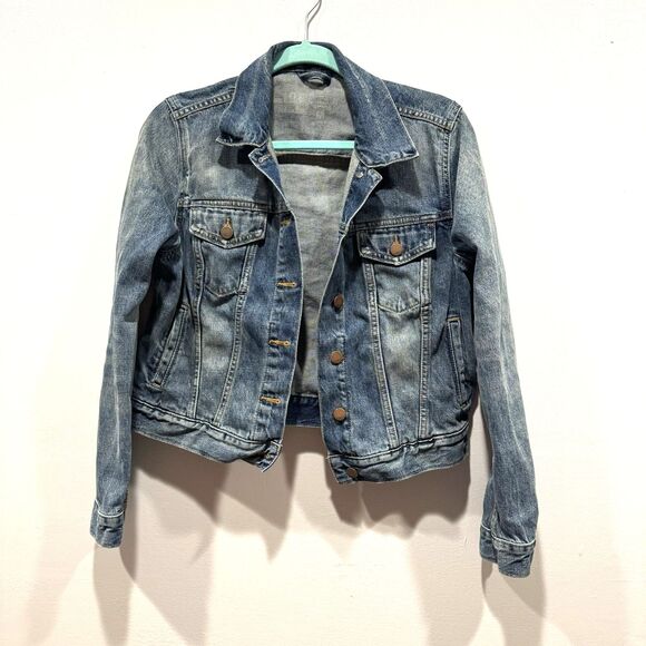 Gap Denim Jean Jacket Medium Blue Long Sleeve Pockets Trucker Womens size Medium - Picture 1 of 5